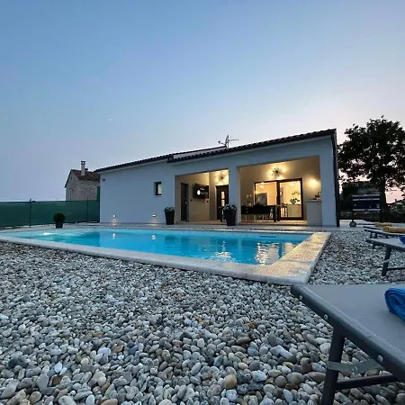 Exclusively New Holiday House With A Private Pool