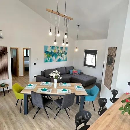 Exclusively New Holiday House With A Private Pool Ferienhaus Svetvinčenat
