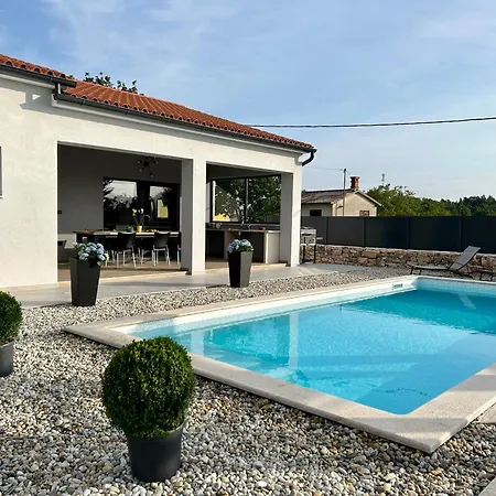 Casa de Férias Exclusively New Holiday House With A Private Pool