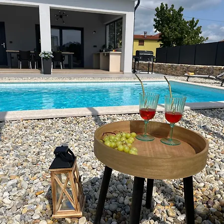 Casa de Férias Exclusively New Holiday House With A Private Pool