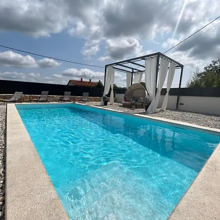 Ferienhaus Exclusively New Holiday House With A Private Pool Svetvinčenat