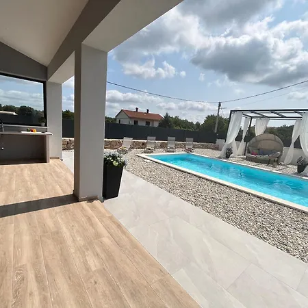 Exclusively New Holiday House With A Private Pool Casa de Férias Svetvinčenat