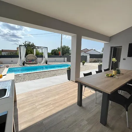 Exclusively New Holiday House With A Private Pool Svetvinčenat