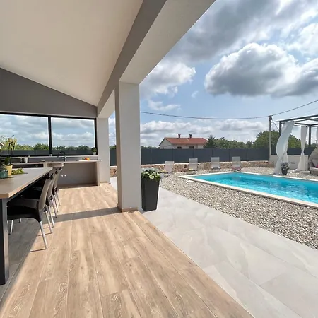 Exclusively New Holiday House With A Private Pool * Svetvinčenat