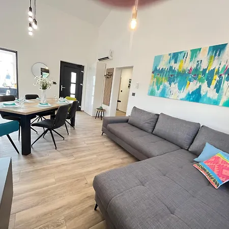 Casa de Férias Exclusively New Holiday House With A Private Pool